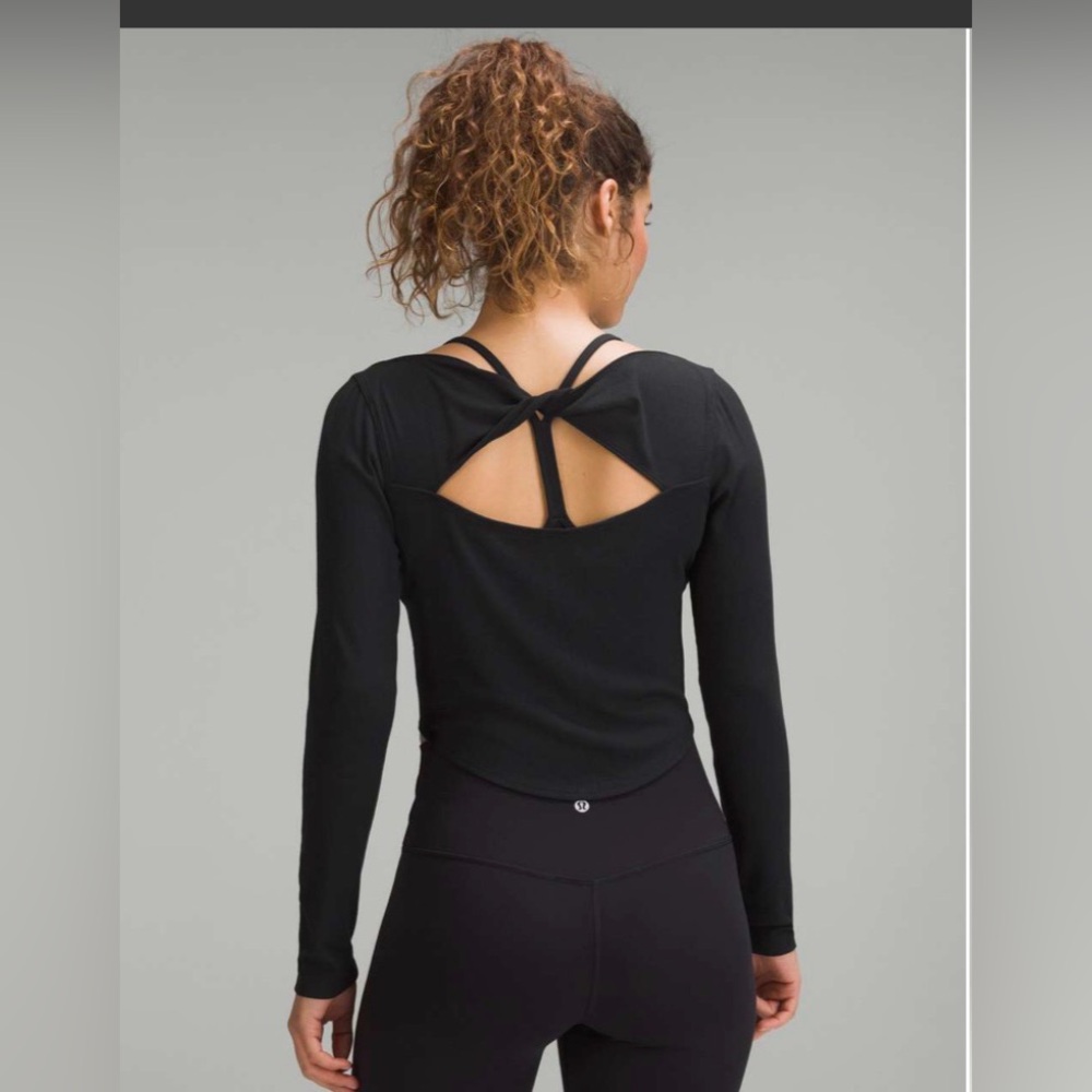 Lululemon Modal Silk Twist-Back Yoga Long-Sleeve Shirt
Black sz 6